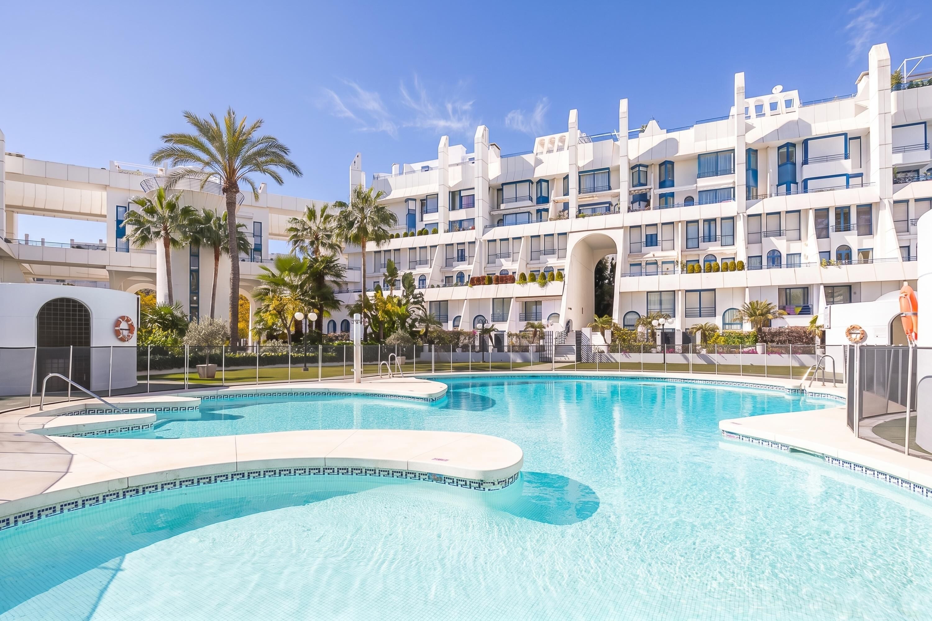 Căn hộ dành cho gia đình, nhiều phòng ngủ, 2 phòng tắm, đối diện biển (Marbella House GF30) | Hồ bơi | Hồ bơi ngoài trời phục vụ theo mùa 