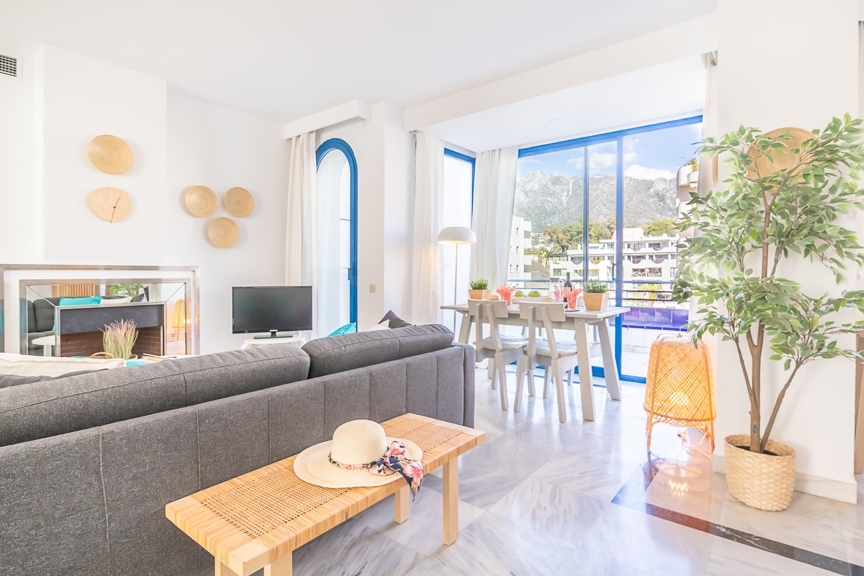 21-tums platt-tv med kabelkanaler