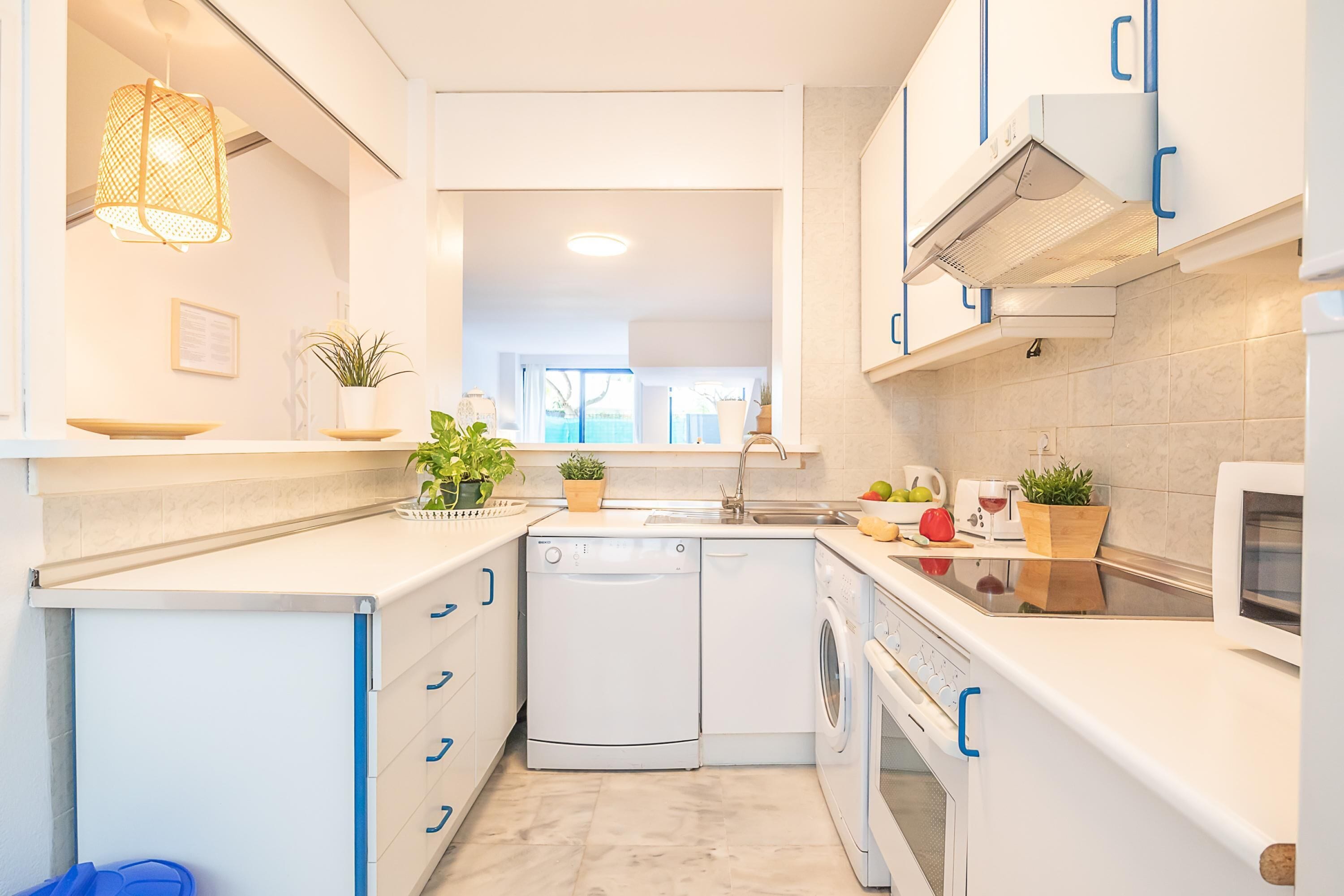 Family Apartment, Multiple Bedrooms, 2 Bathrooms, Sea Facing (Marbella Pool House GF44 On Sea Shore) | Private kitchen | Fridge, microwave, oven, stovetop