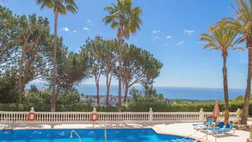Familie appartement, meerdere slaapkamers (Calahonda Elegance With Pool And Sea) | Zwembad