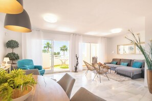 21-inch flat-screen TV with cable channels - Calahonda Elegance With Pool And Sea View (Mijas)