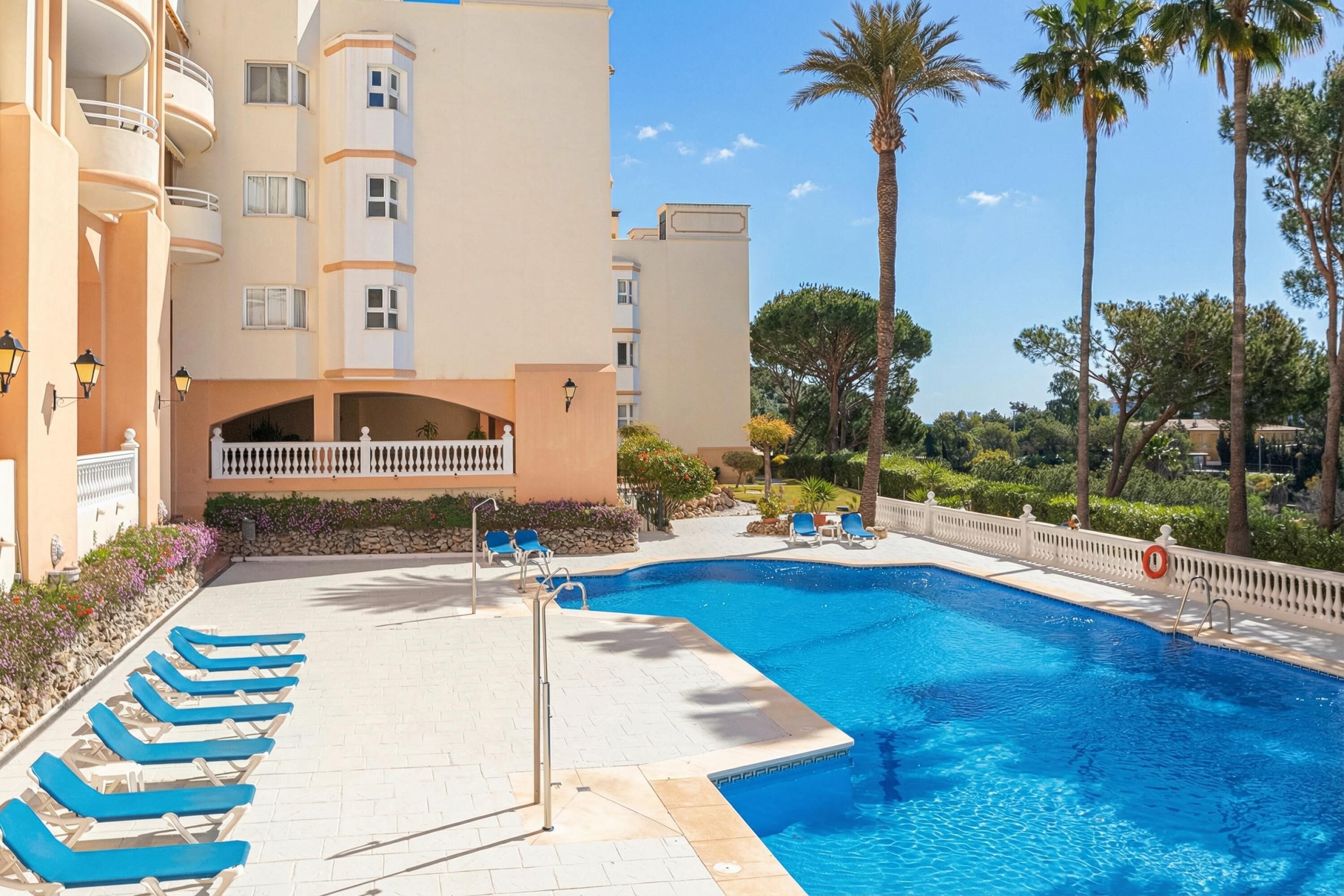 Departamento familiar, varias habitaciones (Calahonda Elegance With Pool And Sea) | Alberca