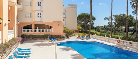 Family Apartment, Multiple Bedrooms, Mountainside (Calahonda Elegance With Pool And Sea) | Pool