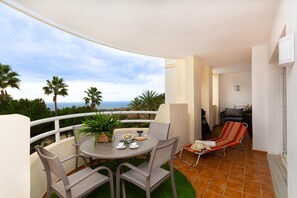 Outdoor dining - Calahonda Elegance With Pool And Sea View (Mijas)