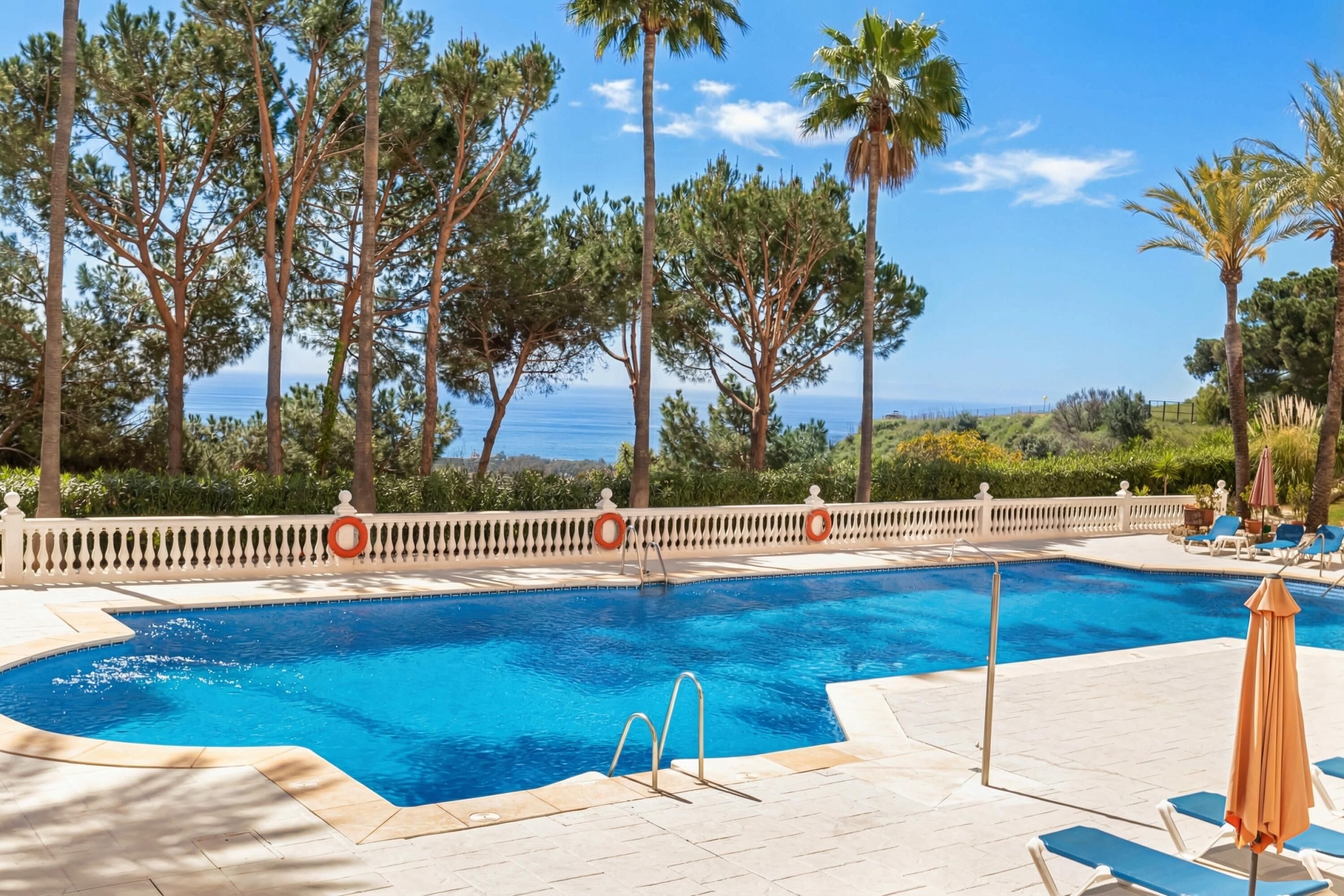 Familie appartement, meerdere slaapkamers (Calahonda Elegance With Pool And Sea) | Zwembad