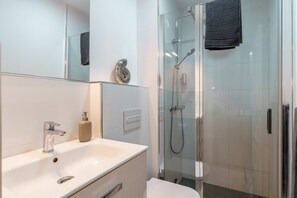 Standard Apartment, 1 Bedroom, Balcony (Málaga Center Old Town) | Bathroom | Shower, hair dryer, towels, soap - Malaga Center Old Town (Málaga)