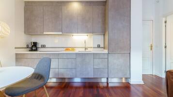 Standard Apartment, 1 Bedroom, Balcony (Málaga Center Old Town) | Private kitchen