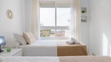 Perhehuoneisto, 2 makuuhuonetta, 2 kylpyhuonetta (Apartment Hispanidad With Pool) | 2 makuuhuonetta, silitysrauta/-lauta, ilmainen Wi-Fi, vuodevaatteet