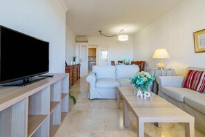 Appartement Standard, plusieurs chambres, 2 salles de bains (La Paloma With Pool) | Coin séjour