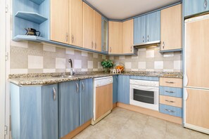 Standard Apartment, Multiple Bedrooms, 2 Bathrooms (La Paloma With Pool) | Private kitchen | Fridge, microwave, oven, stovetop - La Paloma With Pool (Fuengirola)