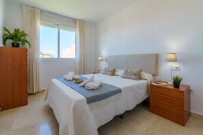 2 chambres, espace de travail pour ordinateur portable