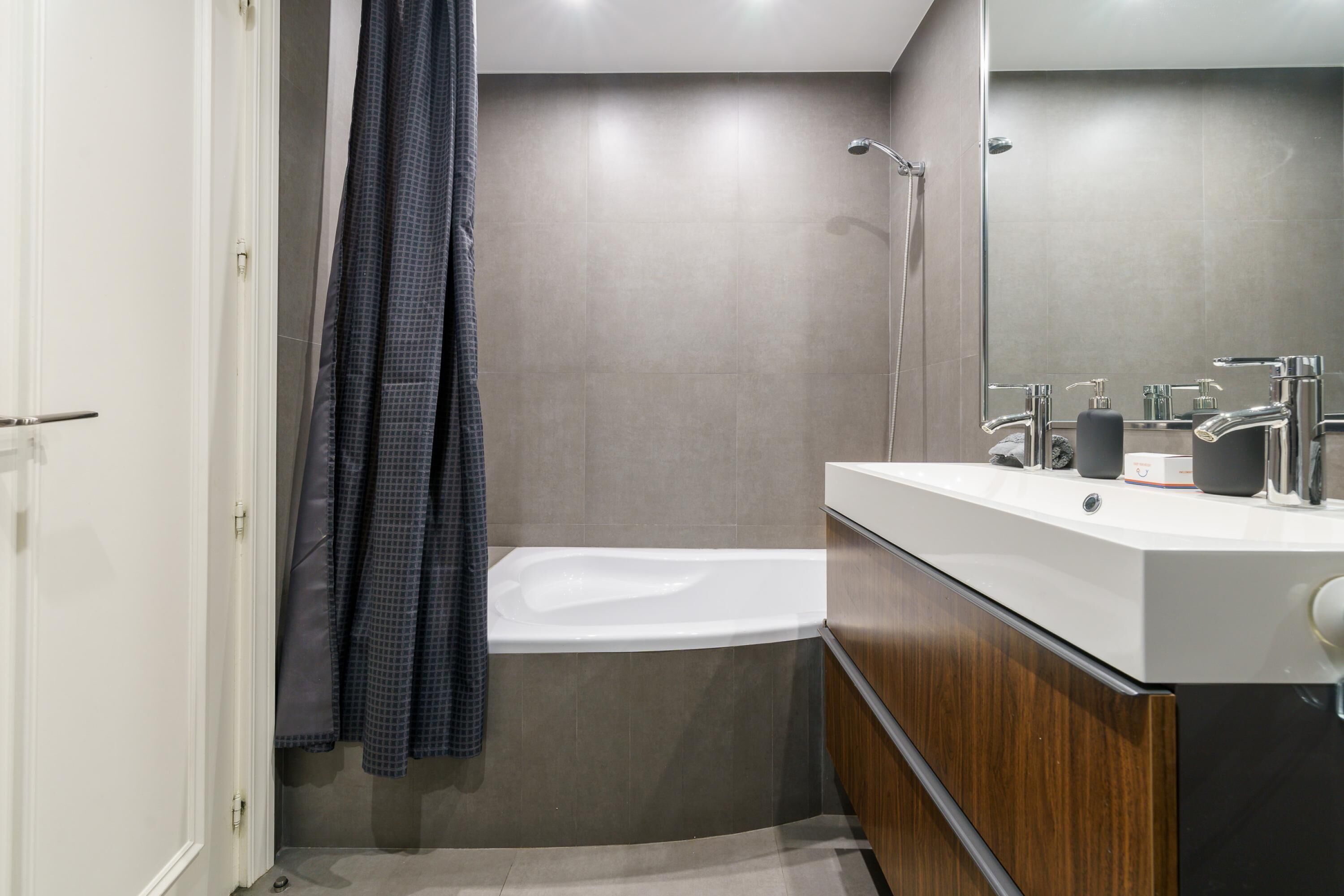 Family Penthouse, Multiple Bedrooms, Refrigerator & Microwave (Duplex Marbella Concordia Close To) | Bathroom