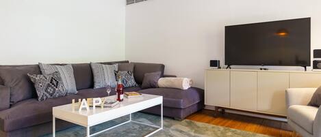 Televisión LCD 21 pulgadas con canales de televisión por cable