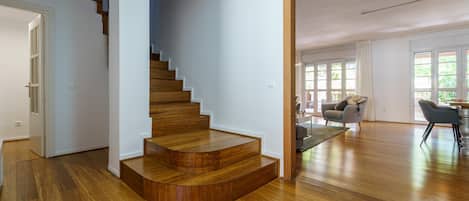 Family Penthouse, Multiple Bedrooms, Refrigerator & Microwave (Duplex Marbella Concordia Close To) | Staircase
