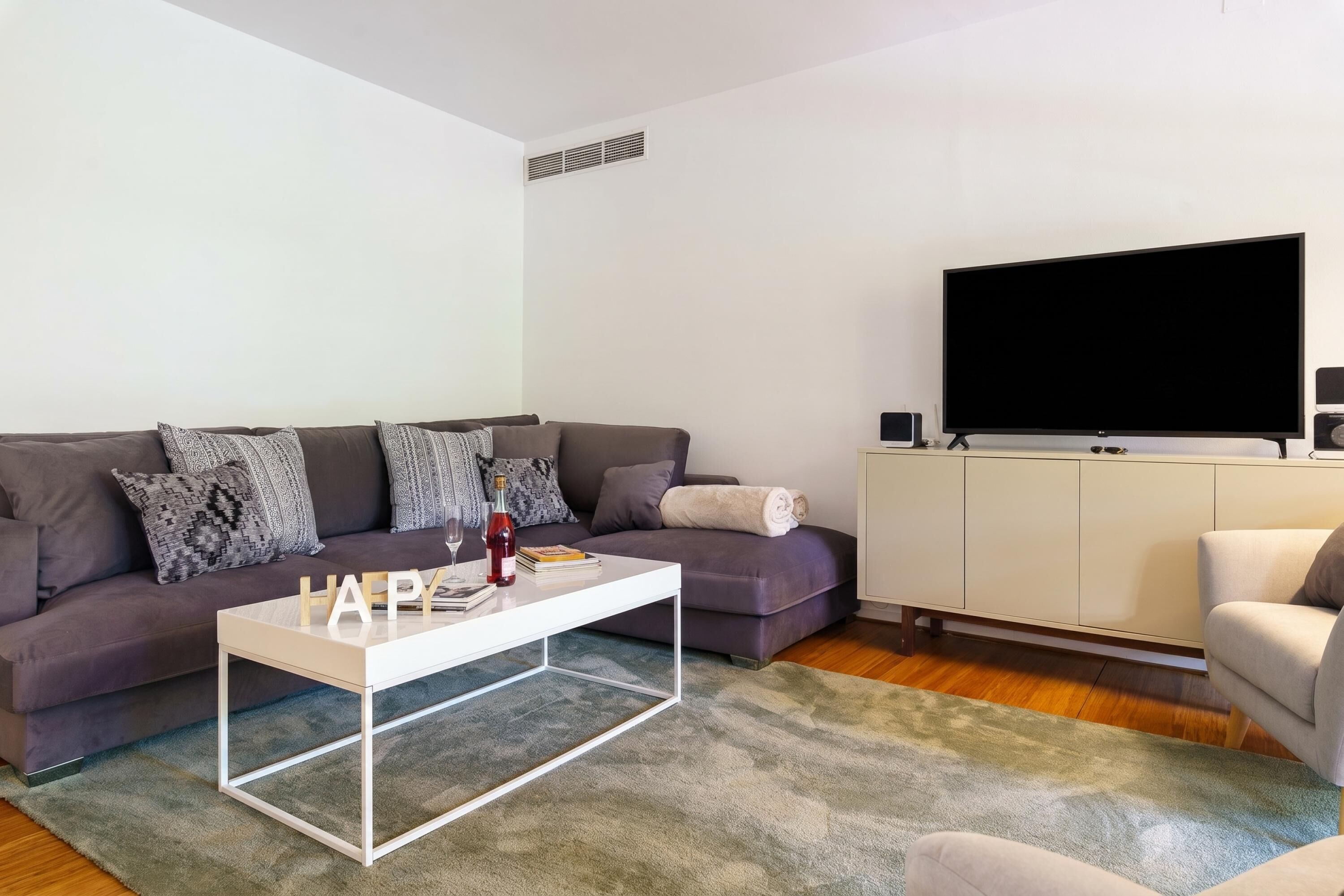 Family Penthouse, Multiple Bedrooms, Refrigerator & Microwave (Duplex Marbella Concordia Close To) | Living area | 21-inch LCD TV with cable channels