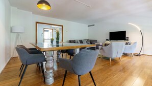 Penthouse Keluarga, beberapa kamar, lemari es & microwave (Duplex Marbella Concordia Close To) | Ruang makan