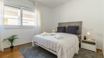 Family Penthouse, Multiple Bedrooms, Refrigerator & Microwave (Duplex Marbella Concordia Close To) | 4 bedrooms, laptop workspace, iron/ironing board, free WiFi