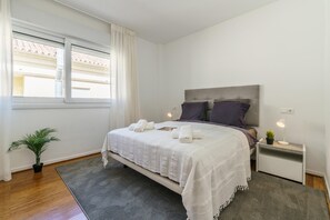 Familjepenthouse - flera sovrum - kylskåp och mikrovågsugn (Duplex Marbella Concordia Close To) | 4 sovrum, arbetsyta för laptop, strykjärn/strykbräda och gratis wi-fi
