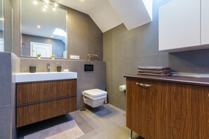Family Penthouse, Multiple Bedrooms, Refrigerator & Microwave (Duplex Marbella Concordia Close To) | Bathroom | Combined shower/bathtub, hair dryer, towels, soap - Duplex Marbella Concordia Close To Beach (Marbella)