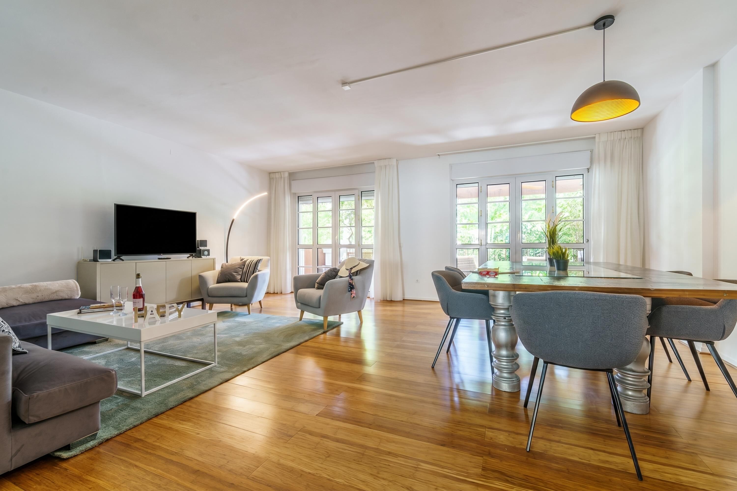 Family Penthouse, Multiple Bedrooms, Refrigerator & Microwave (Duplex Marbella Concordia Close To) | Living area | 21-inch LCD TV with cable channels