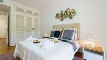 4 bilik tidur, ruang kerja komputer riba, seterika/papan seterika