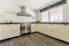 Fridge, microwave, stovetop, dishwasher - Duplex Marbella Concordia Close To Beach (Marbella)