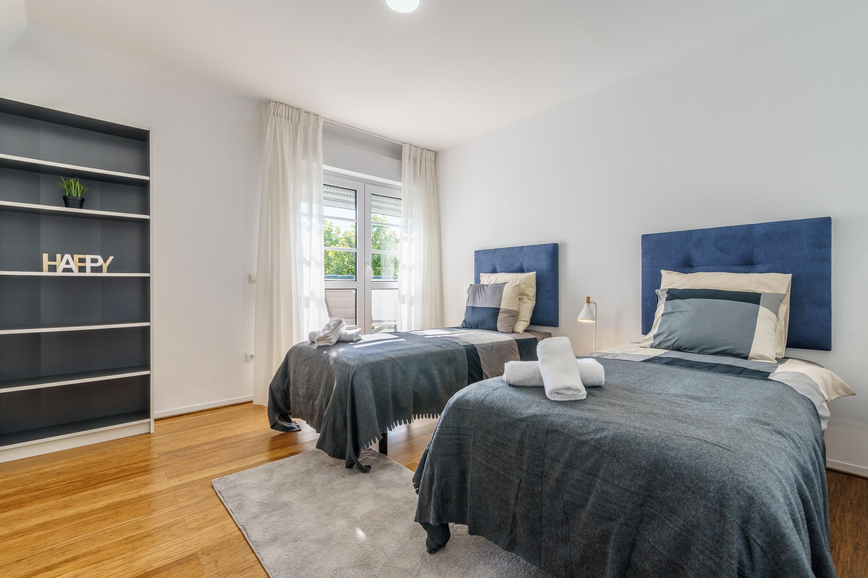 Family Penthouse, Multiple Bedrooms, Refrigerator & Microwave (Duplex Marbella Concordia Close To)