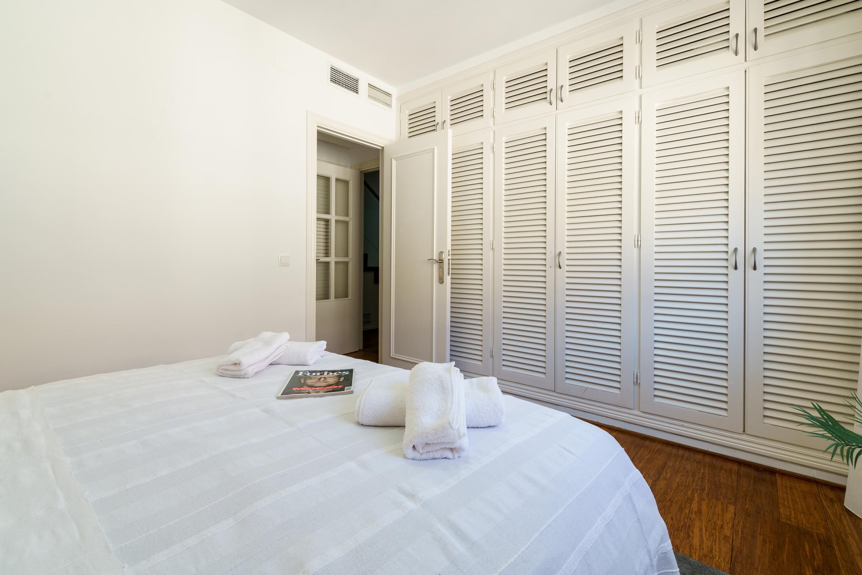 4 bedrooms, laptop workspace, iron/ironing board, free WiFi