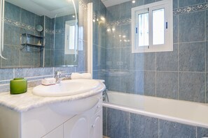 Honeymoon Apartment, Multiple Bedrooms, 2 Bathrooms (View Of The Sun Apartment With Pool) | Bathroom - View Of The Sun Apartment With Pool (Mijas)