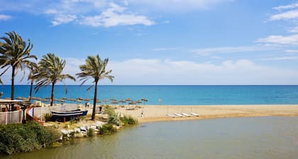 View of the sun Apartment With Pool