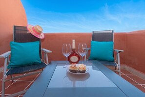Outdoor dining - Costa Galera Apartment (Estepona)