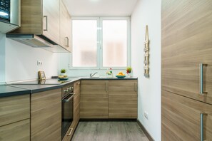 อพาร์ทเมนท์สำหรับครอบครัว, หลายห้องนอน (Nerja City Center Apartment) | ครัวส่วนตัว | ตู้เย็น, ไมโครเวฟ, เตาอบ, เตาประกอบอาหาร