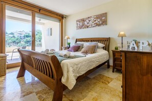 家庭公寓, 多間臥室, 2 間浴室, 山間 (Marbella mountain with sea view and) | 3 間臥室、筆電工作空間、免費無線上網、床單
