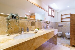 Family Apartment, Multiple Bedrooms, 2 Bathrooms, Mountainside (Marbella mountain with sea view and) | Bathroom