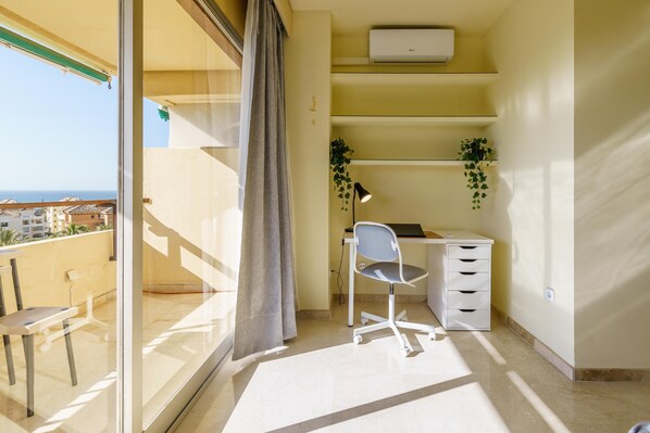 Apartemen Keluarga, beberapa kamar, 2 kamar mandi (Marbella Este Next Marriott and Nikki) | Interior