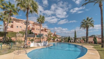 Piscine extérieure (ouverte en saison)
