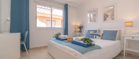 4 bedrooms, laptop workspace, iron/ironing board, free WiFi