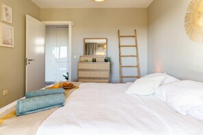Family Apartment, Multiple Bedrooms, Mountainside (Calahonda Royale Seaview Suite) - Calahonda Royale Seaview Suite (Mijas)