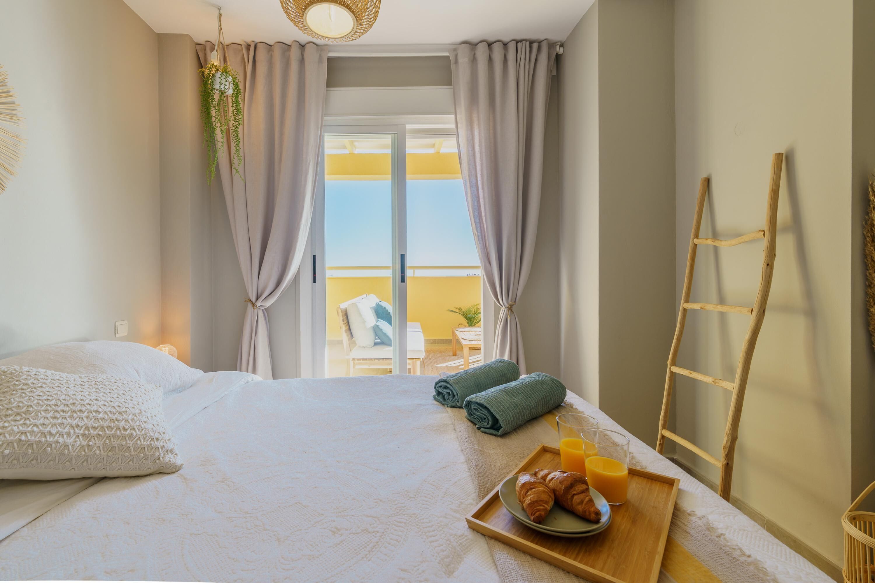 1 غرفة نوم ومساحة عمل للكمبيوتر المحمول وواي فاي مجانًا وملاءات أسرّة