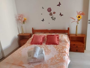 2 bedrooms, WiFi, bed sheets