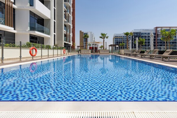 Outdoor pool - Waves - Azizi Riviera 24: Modern 1 Bedroom Apartment (Dubai)