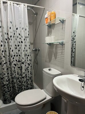 Bruser, bidet, håndklæder, Sæbe