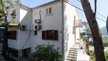 Apartment (Guest House Sobra 38 - Double Room wi) | Exterior