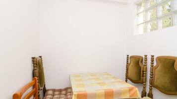 Studio (Guest House Sobra 38 - Studio with Ba) | Dining room