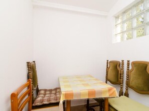 Studio (Guest House Sobra 38 - Studio with Ba) | Dining room