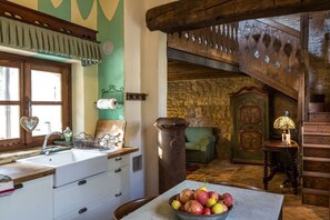 Interior - "Rambaldo" with garden in the castle (Strassoldo, Province Udine, Friuli-Venezia Giulia)