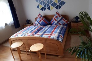 2 bedrooms, iron/ironing board, free WiFi, bed sheets