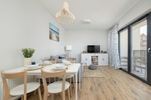 อพาร์ทเมนท์, 1 ห้องนอน, ระเบียง | ห้องนั่งเล่น