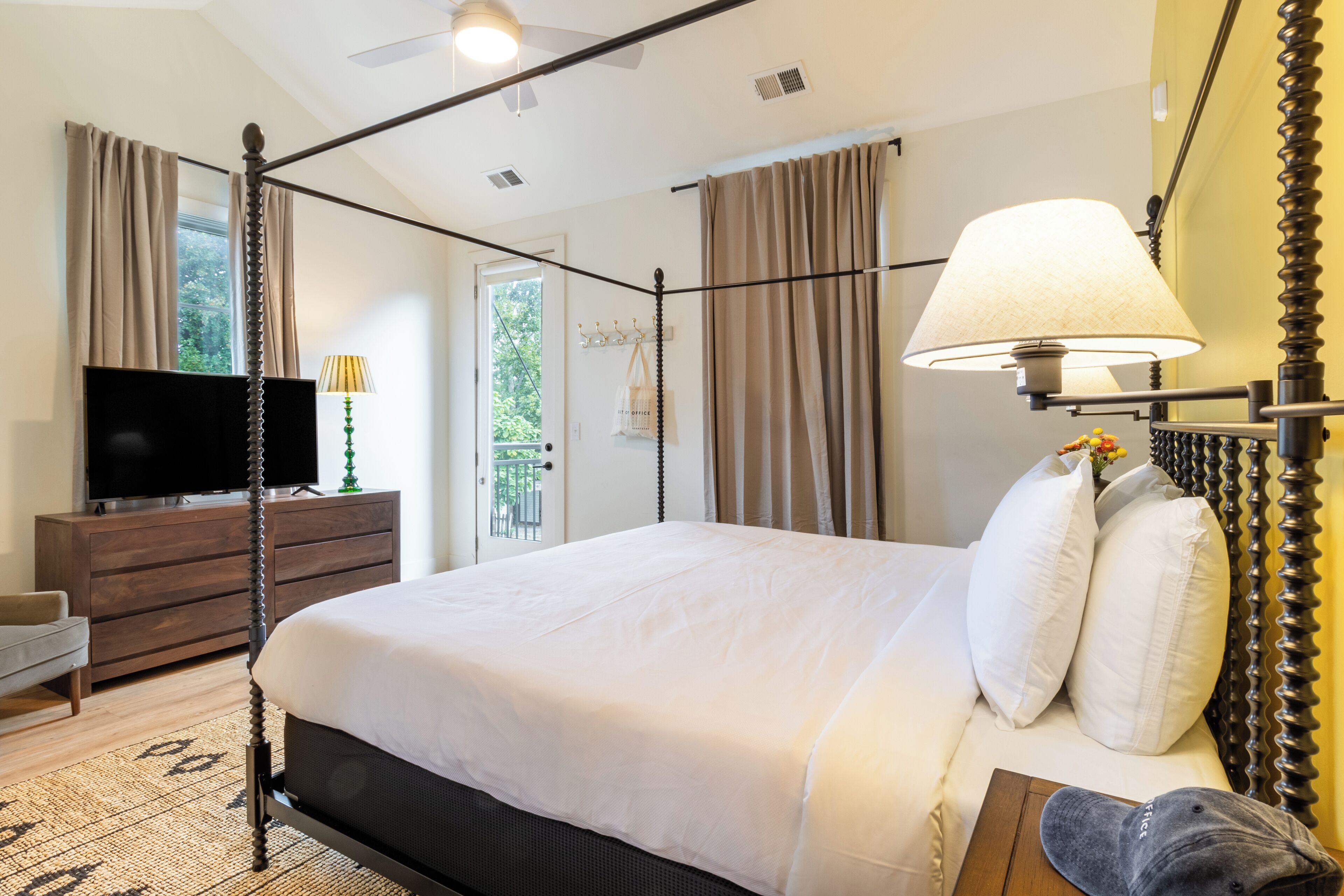 8 habitaciones, tabla de planchar con plancha y wifi gratis 