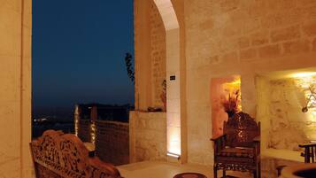 Lobby-lounge